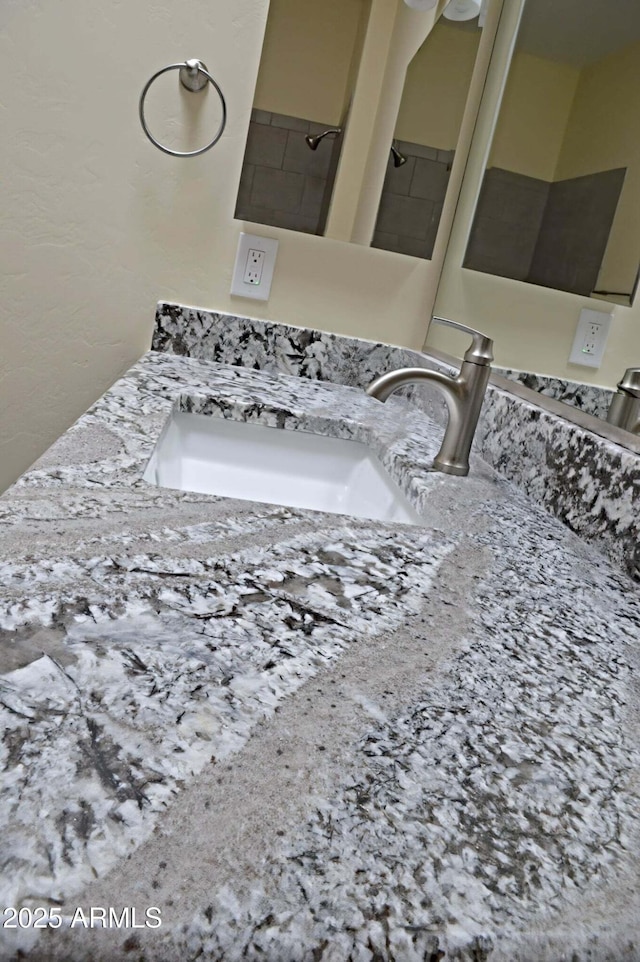 728 S Meadowood Ln, Sierra Vista, AZ 85635 - bathroom with vanity