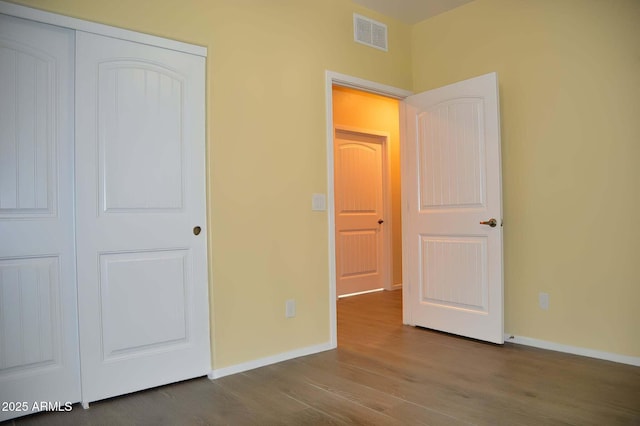 728 S Meadowood Ln, Sierra Vista, AZ 85635 - unfurnished bedroom with wood finished floors, a closet, and baseboards