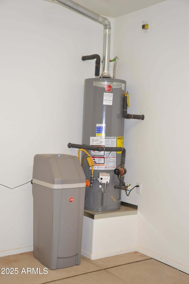 728 S Meadowood Ln, Sierra Vista, AZ 85635 - utility room with water heater