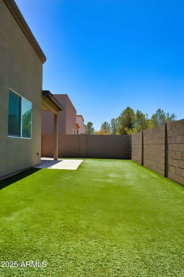 728 S Meadowood Ln, Sierra Vista, AZ 85635 - view of yard with a patio