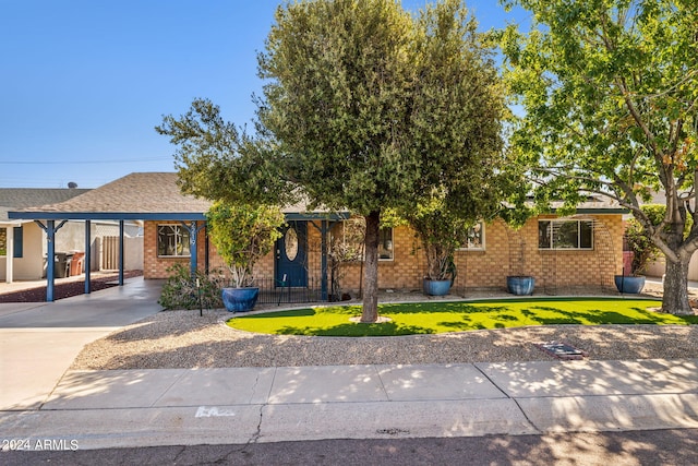 view of front of property with a front yard