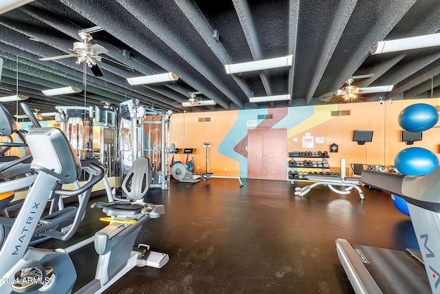 exercise room featuring ceiling fan