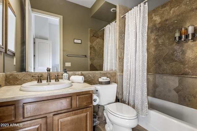full bathroom with shower / tub combo with curtain, vanity, and toilet