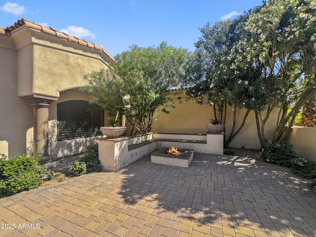 view of patio with a fire pit