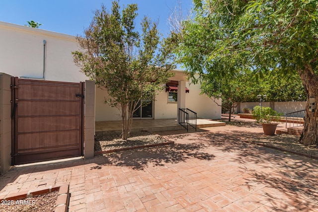 38 E Calavar Rd, Phoenix, AZ 85022 - view of patio with a gate