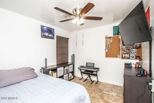 bedroom featuring ceiling fan