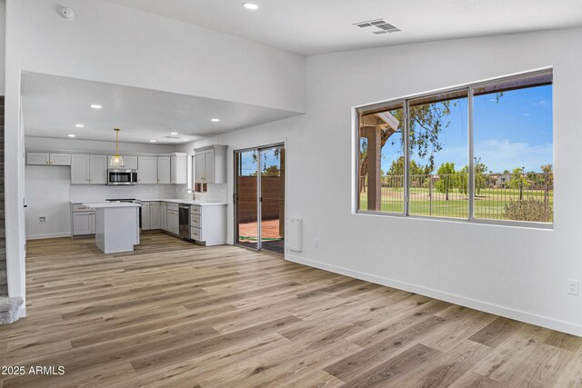 1236 S Boulder St Unit C, Gilbert, AZ 85296 - kitchen featuring stainless steel appliances, light wood-style floors, recessed lighting, light countertops, and open floor plan