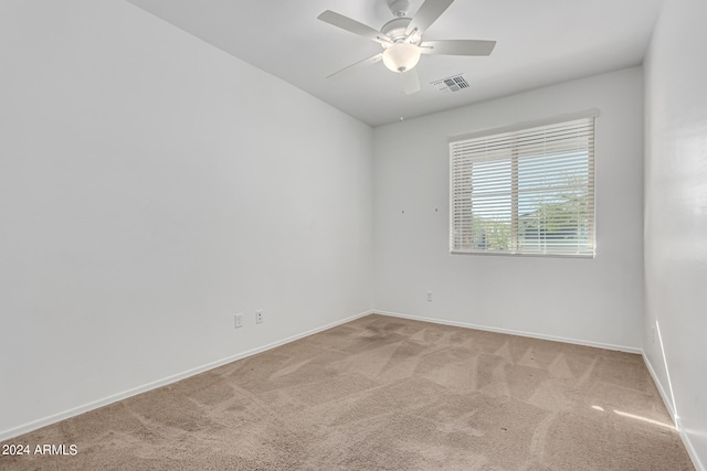 carpeted spare room featuring ceiling fan