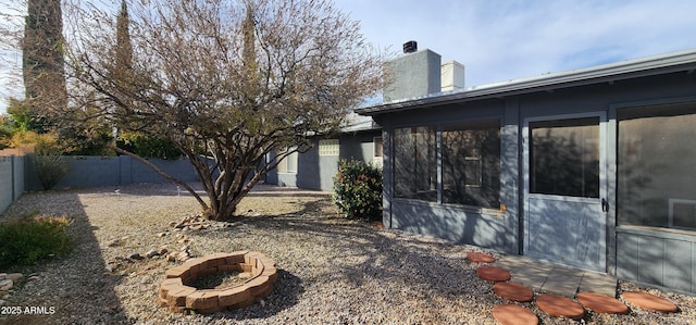 view of yard featuring an outdoor fire pit