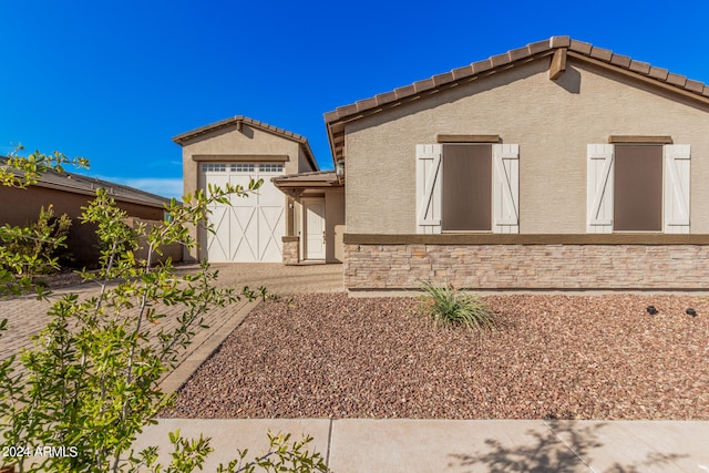 view of front of home featuring a garage