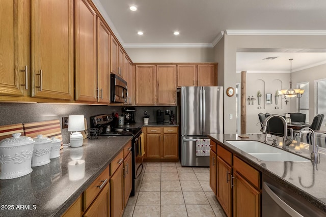 kitchen with sink, an inviting chandelier, crown molding, hanging light fixtures, and appliances with stainless steel finishes