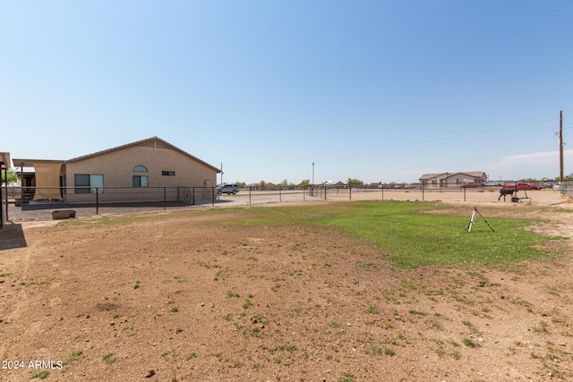 view of yard featuring a rural view