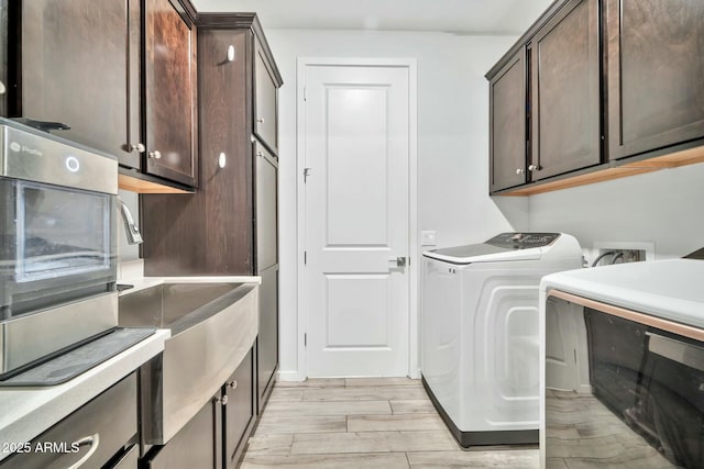 laundry room featuring cabinets and washing machine and clothes dryer