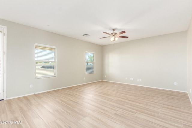 empty room featuring light hardwood / wood-style flooring and ceiling fan