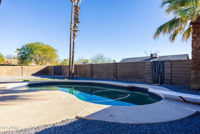 view of swimming pool