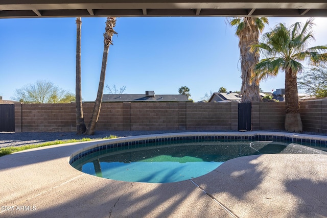 view of swimming pool