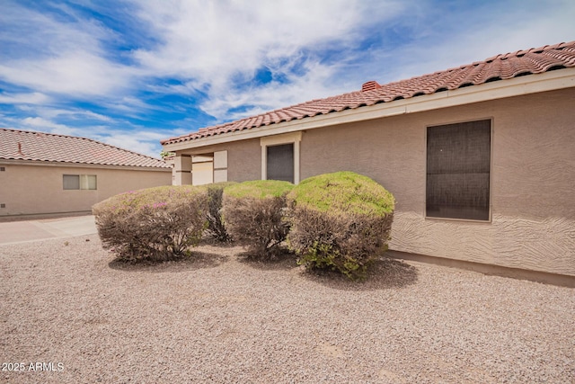 6085 S Wilson Dr, Chandler, AZ 85249 - view of side of property featuring stucco siding and a tiled roof