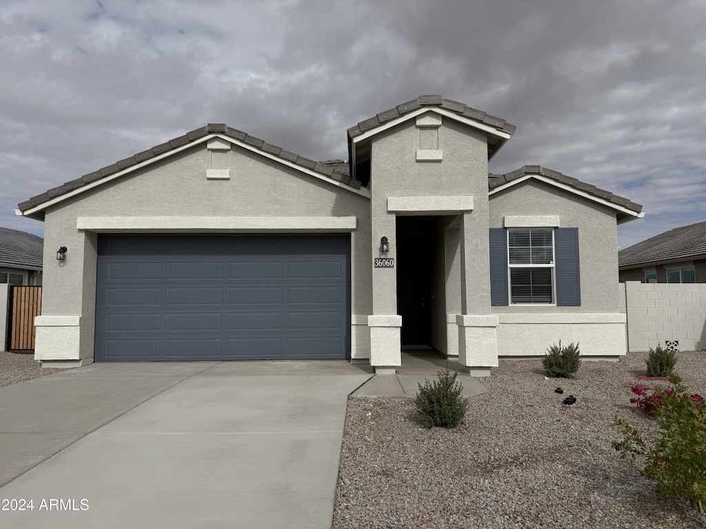 view of front of house featuring a garage