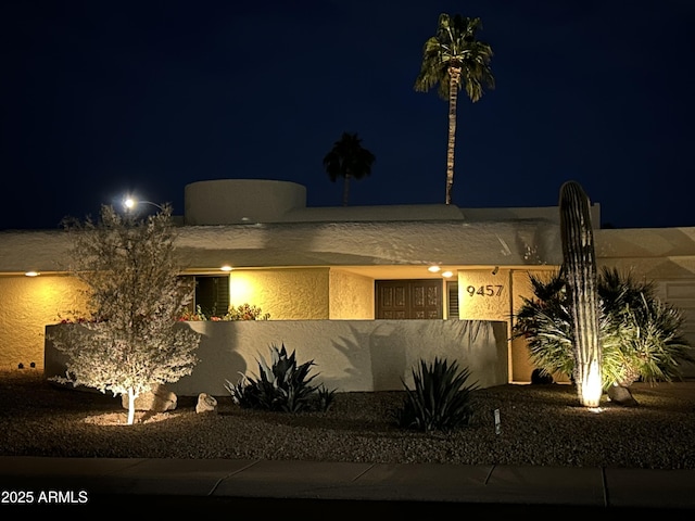 view of front facade with stucco siding