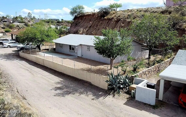 view of front facade with fence