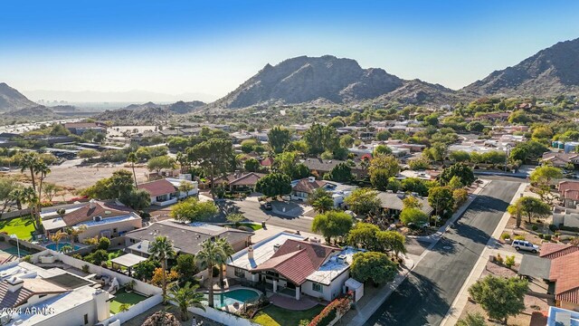 bird's eye view with a mountain view