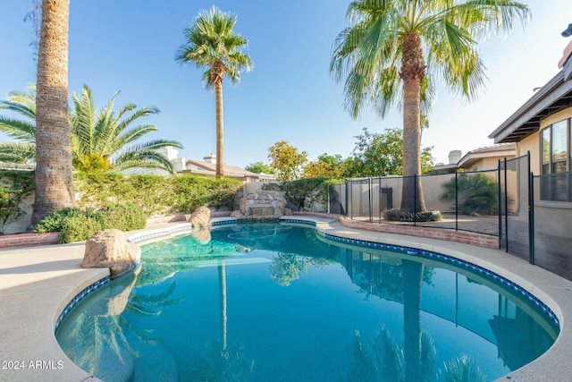 view of swimming pool