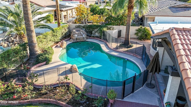 view of swimming pool