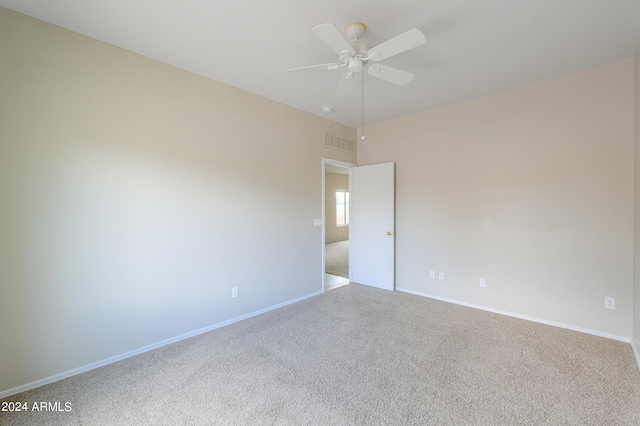 carpeted empty room featuring ceiling fan