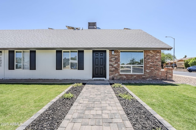 1021 S Almar Cir, Mesa, AZ 85204 - ranch-style home featuring roof with shingles, a front yard, and brick siding