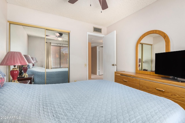 bedroom featuring ceiling fan, a closet, and a textured ceiling