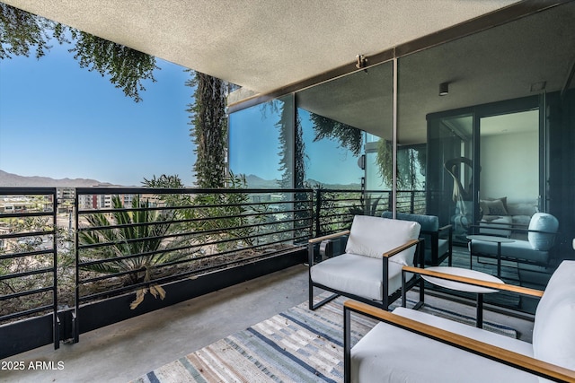 7180 E Kierland Blvd Unit 814, Scottsdale, AZ 85254 - balcony featuring a mountain view