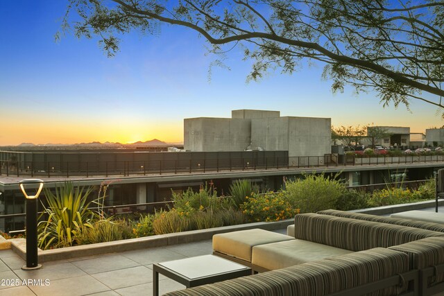 7180 E Kierland Blvd Unit 814, Scottsdale, AZ 85254 - view of patio / terrace