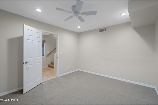 carpeted empty room featuring ceiling fan