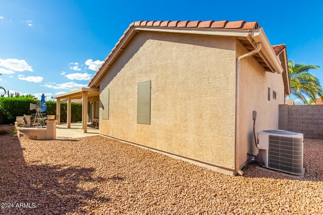 view of home's community with a yard and view of golf course