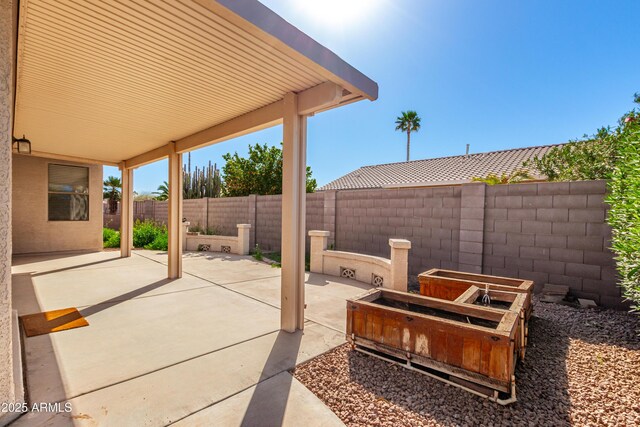 view of home's community with view of golf course and a yard