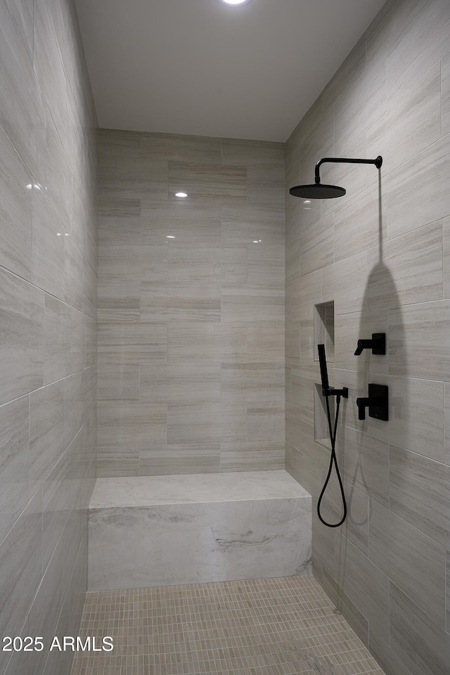 bathroom featuring a tile shower