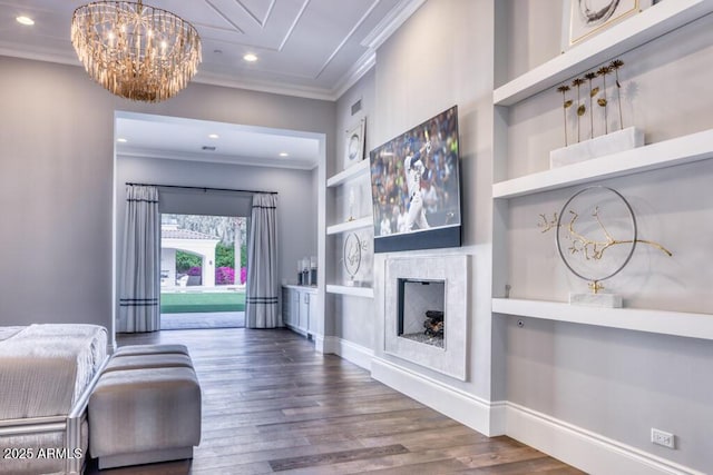 living room featuring crown molding, a chandelier, recessed lighting, a fireplace, and wood finished floors