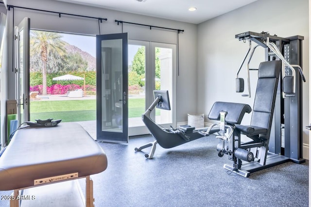 exercise room featuring recessed lighting