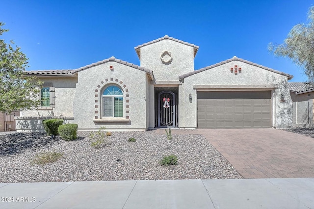 view of front facade with a garage