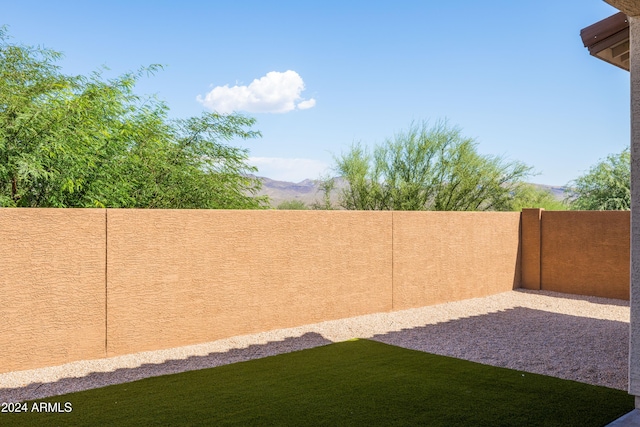 view of yard with a mountain view