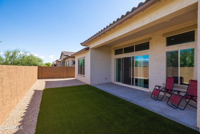 view of yard with a patio