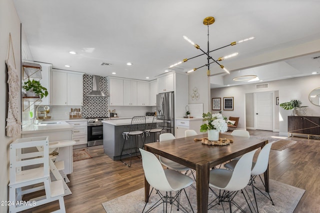 dining space featuring sink, a chandelier, and dark hardwood / wood-style flooring