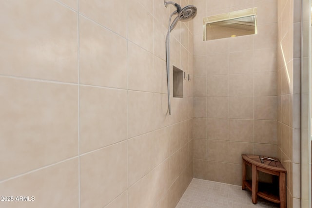 bathroom featuring a tile shower