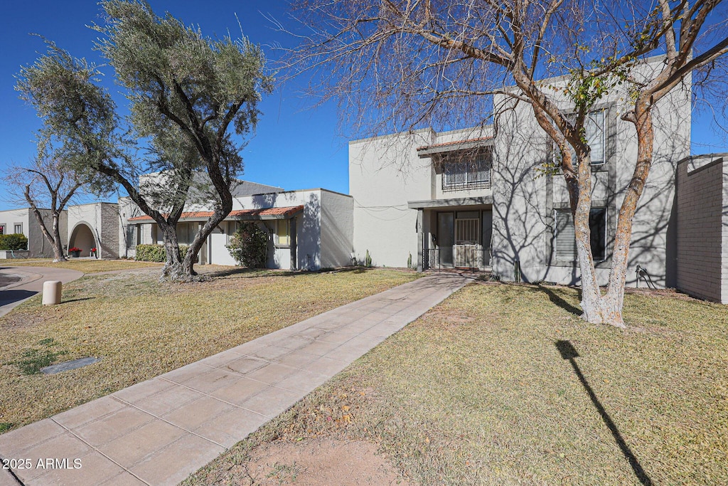 view of front of home with a front yard