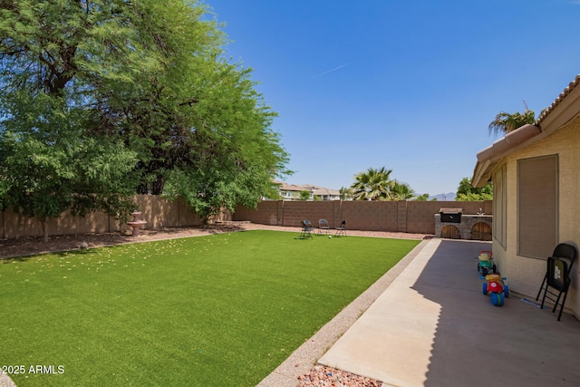 3821 N 125th Dr, Avondale, AZ 85392 - fenced backyard featuring a patio area