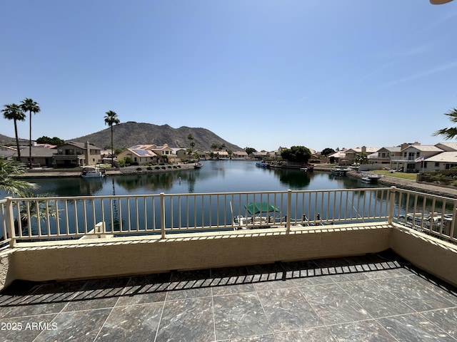 20713 N 56th Ave, Glendale, AZ 85308 - water view with mountains and nearby suburban area