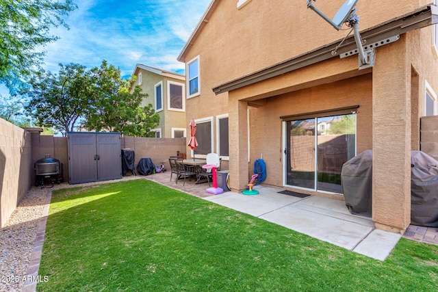 34913 N 30th Dr, Phoenix, AZ 85086 - view of yard with a patio