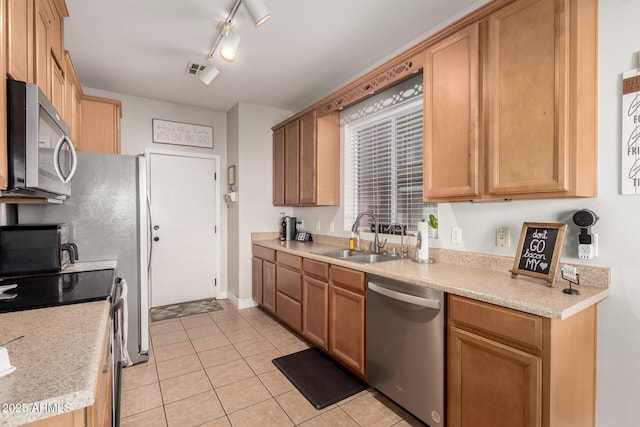 34913 N 30th Dr, Phoenix, AZ 85086 - kitchen with appliances with stainless steel finishes, a sink, light tile patterned flooring, and light countertops