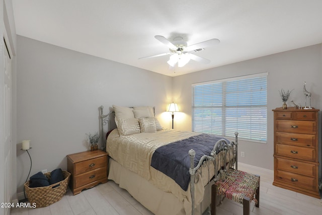 bedroom featuring ceiling fan