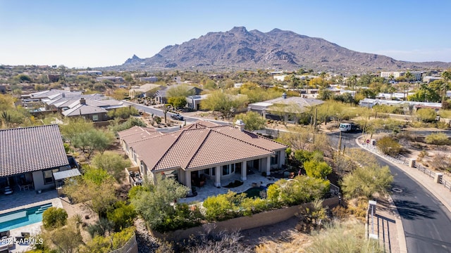 birds eye view of property featuring a mountain view